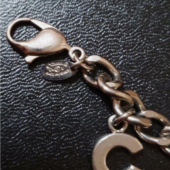 🆕 Chanel CC Charm silver bracelet,in Box - Picture 2 of 3